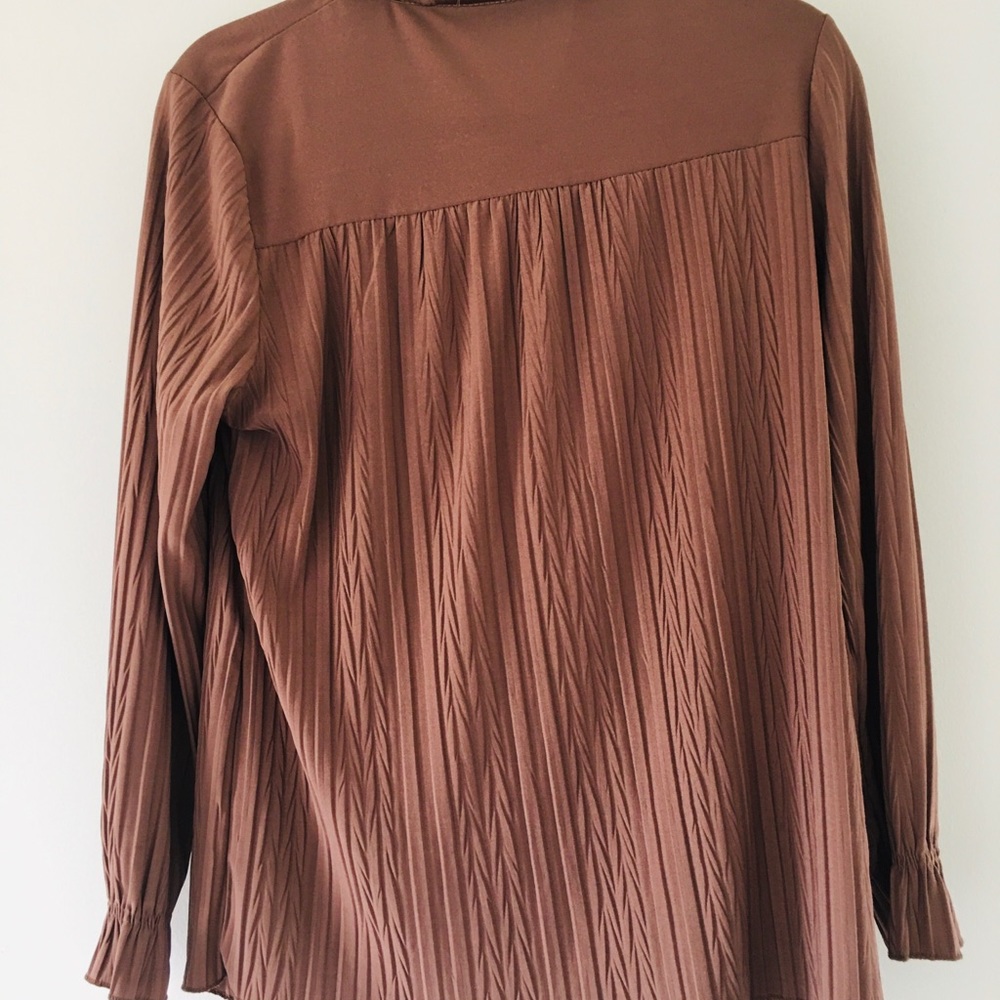 Sectioned Collared Blouse - Picture 5 of 5